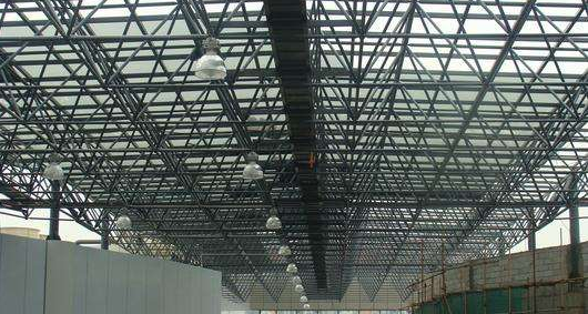 扬中听网架公司的名目师阐述其网架的季节个性